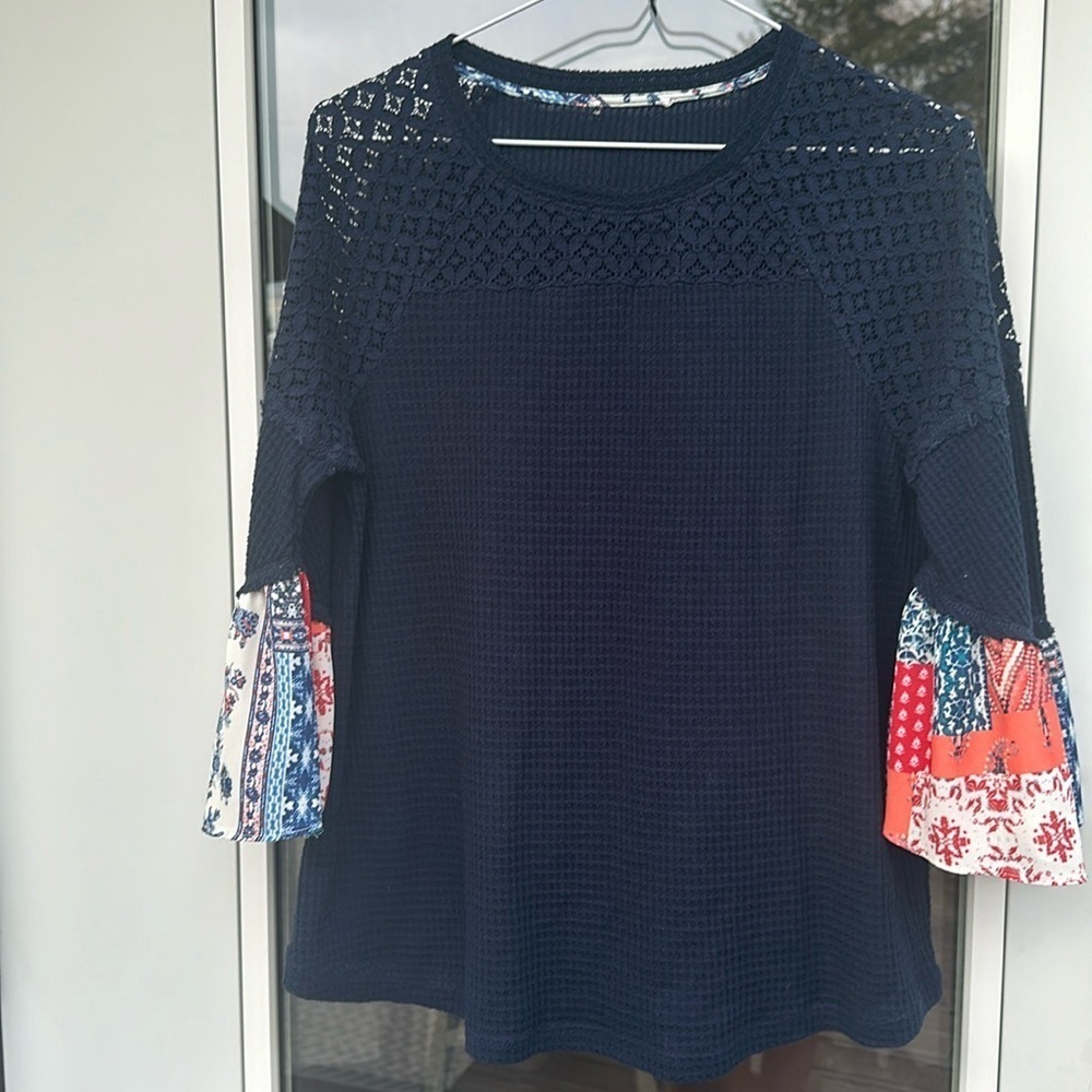 Unmarked navy blue, Boho, ribbed and lace blouse size med